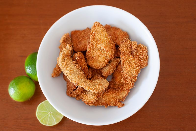 Crispy chicken wings with dipping sauce